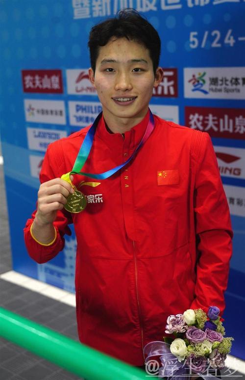 跳水世界杯王宗源勇夺男子3米板冠军